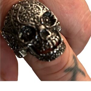 Skull ring Silvertone unisex size 9